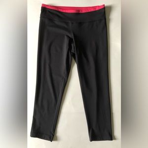 Sportek Platinum Women's Capri Workout Leggings Black and Coral Size Medium